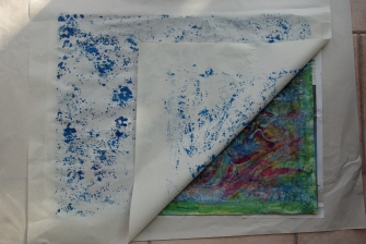 Polštář vytvořený voskovou batikou